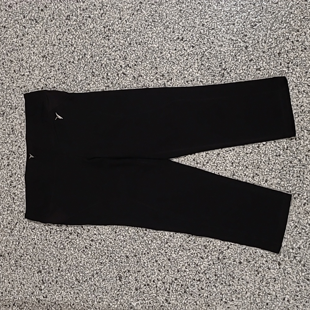 Black Old Navy Active Capri Leggings Size Medium